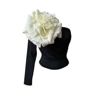 NWT Black One Sleeve Top with White Oversize Flower Pin by LondonAtelier Size S